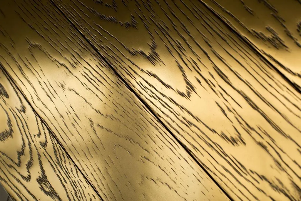 Wood grain textured liquid metal coating